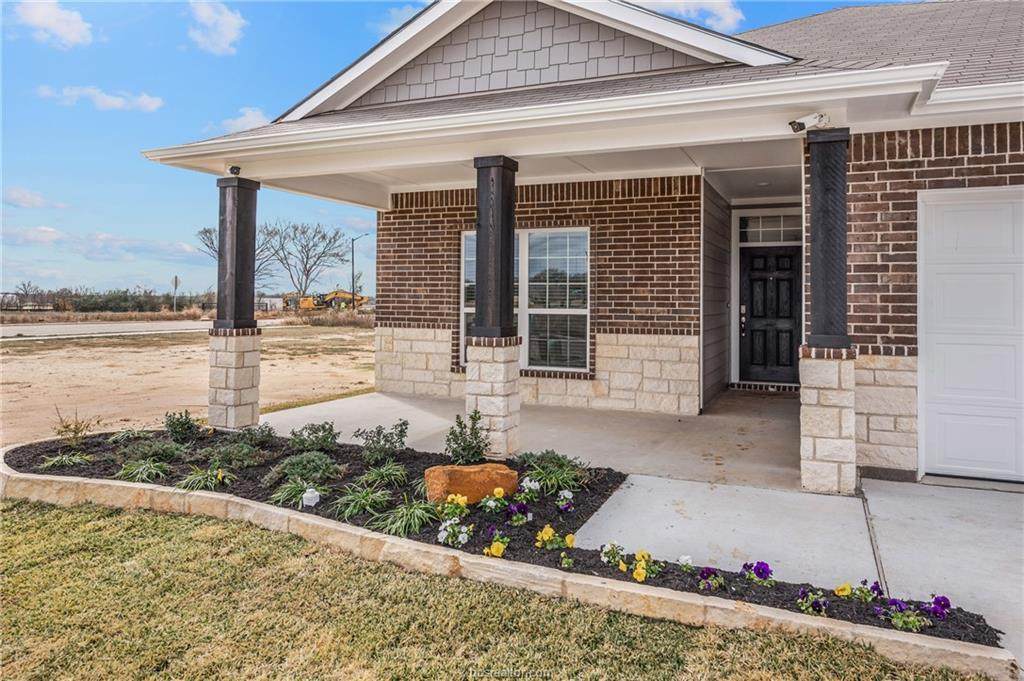 1802 Thorndyke Lane - Photo 1