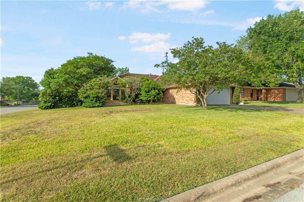 2101 Pebblebrook Lane - Photo 1