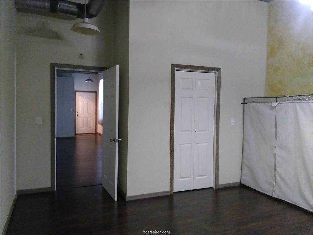211 West Washington Avenue - Photo 1