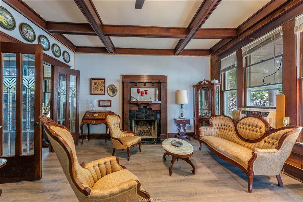 704 Fox Street - Photo 1