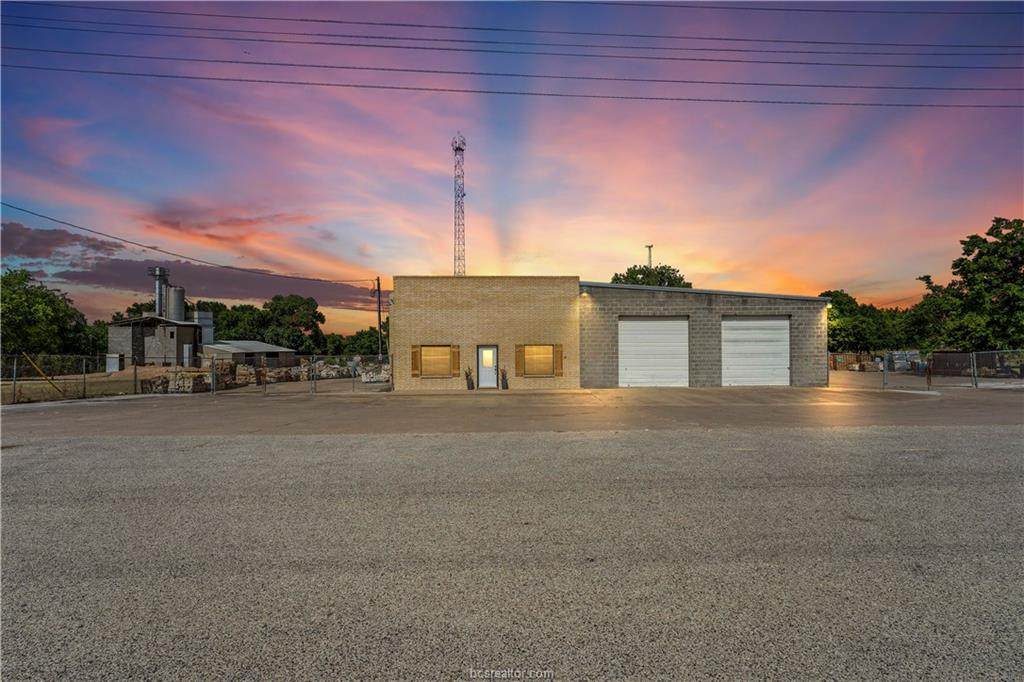 1005 Farmers Road - Photo 1