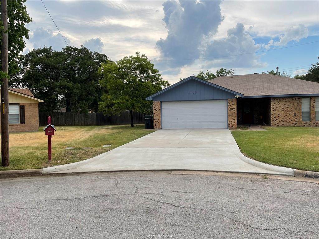 1100 Forest Glen Court - Photo 1