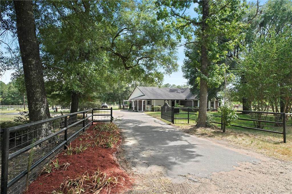 29514 Tanglewood Street - Photo 1
