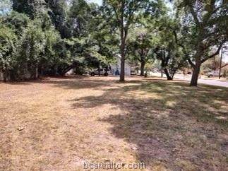 707 Evans - Photo 1