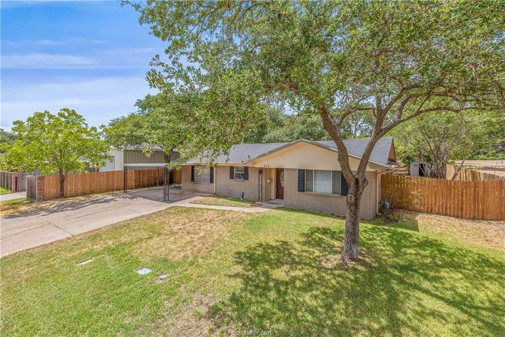 904 Delma Drive - Photo 1
