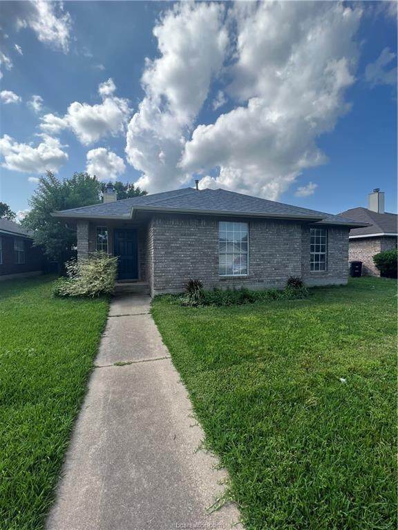 813 Azalea Court - Photo 1