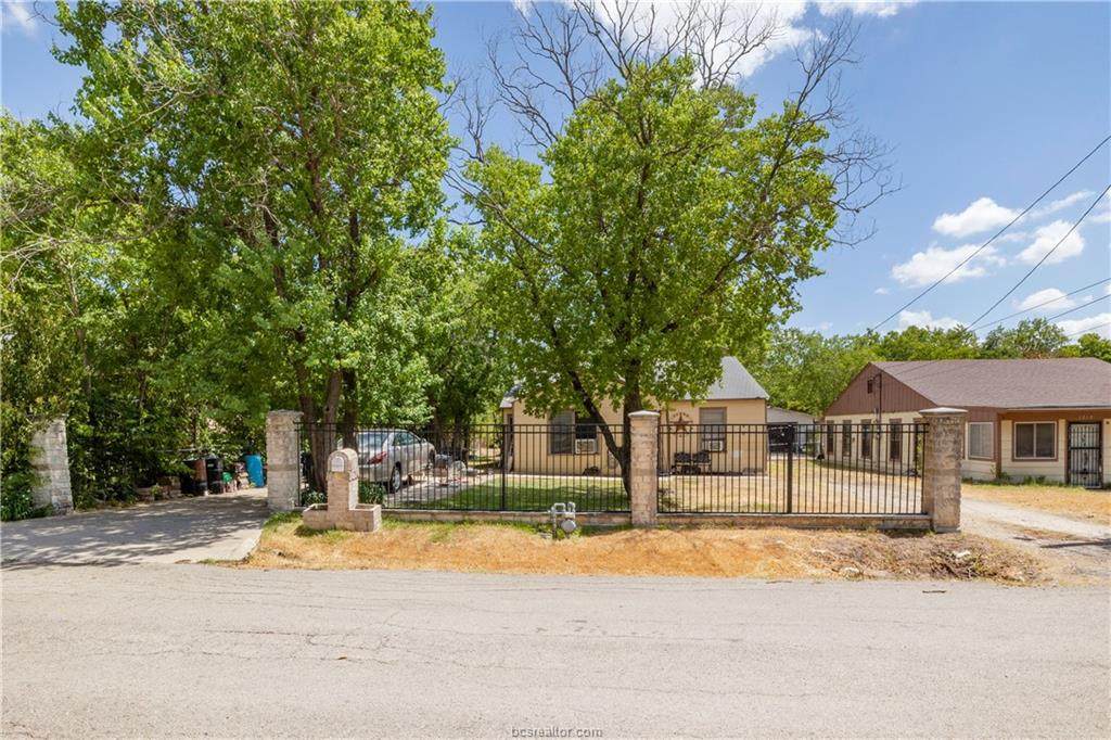 1010 Burt Street - Photo 1