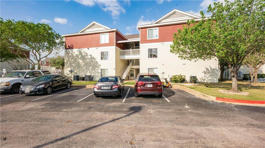 529 Southwest Parkway - Photo 1