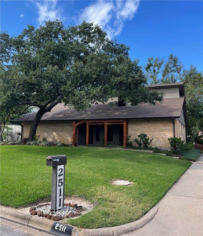 2511 Briarwood - Photo 1