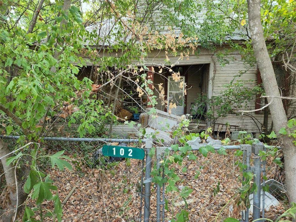 102 Redbud - Photo 1