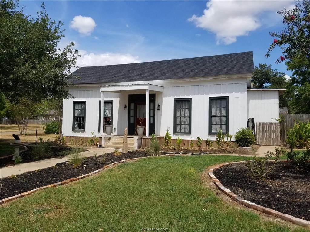 302 Beech Street - Photo 1