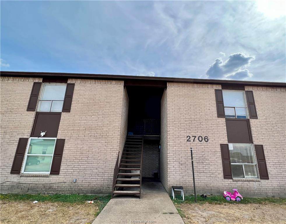 2706 Evergreen - Photo 1