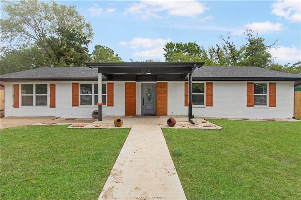 904 Westview - Photo 1