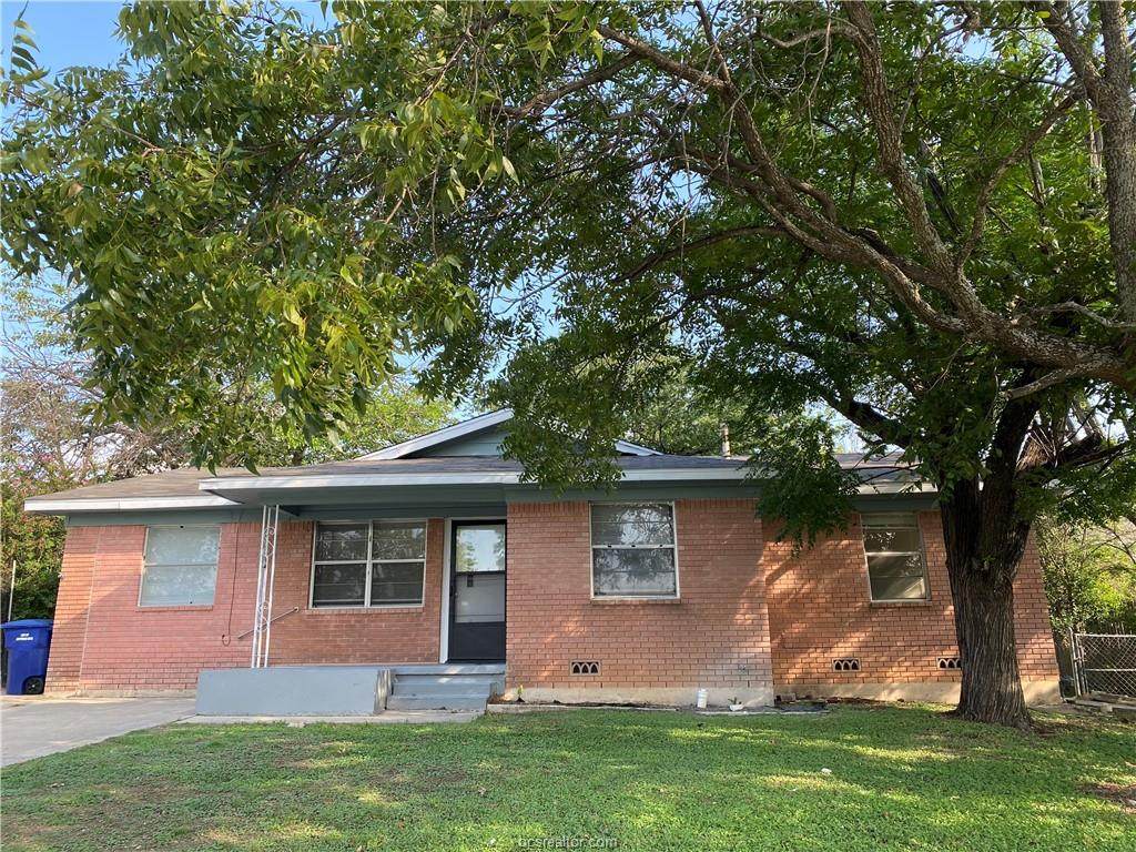 2112 Circle Drive - Photo 1