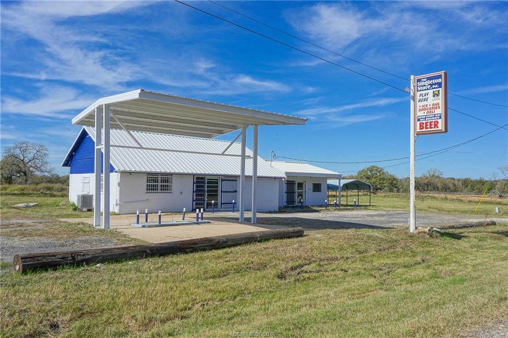 11833 Hwy 90 N - Photo 1