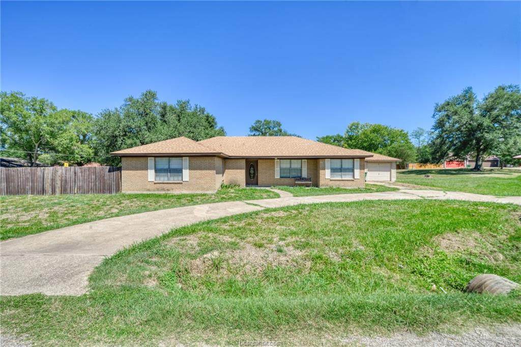 102 Heath - Photo 1