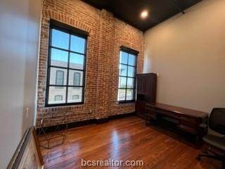 102 Washington - Photo 1
