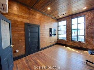 102 Washington - Photo 1