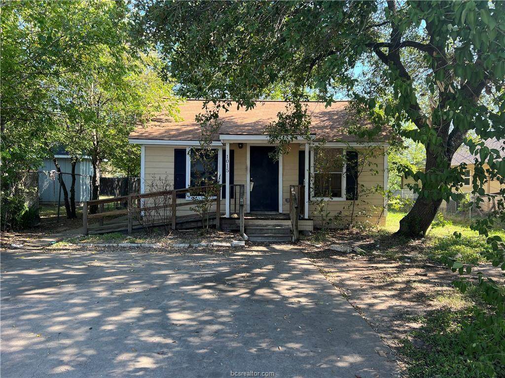 1015 Fairview - Photo 1