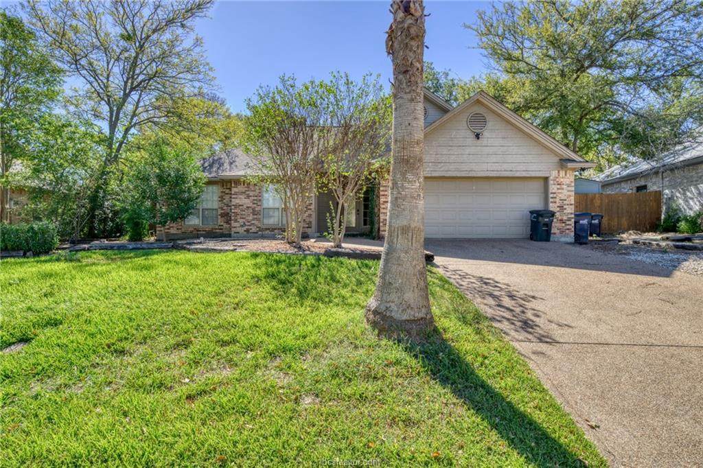 706 Summerglen Drive - Photo 1