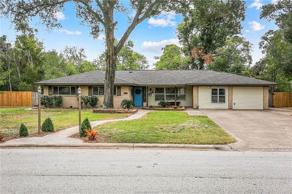 212 Redmond Drive - Photo 1