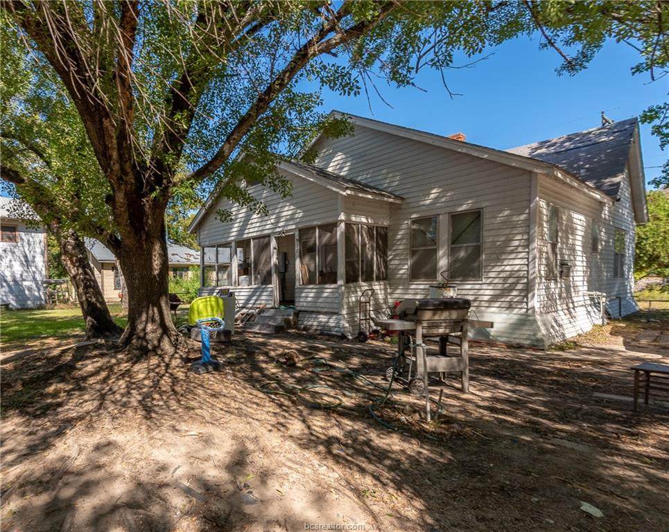 937 Avenue A - Photo 1