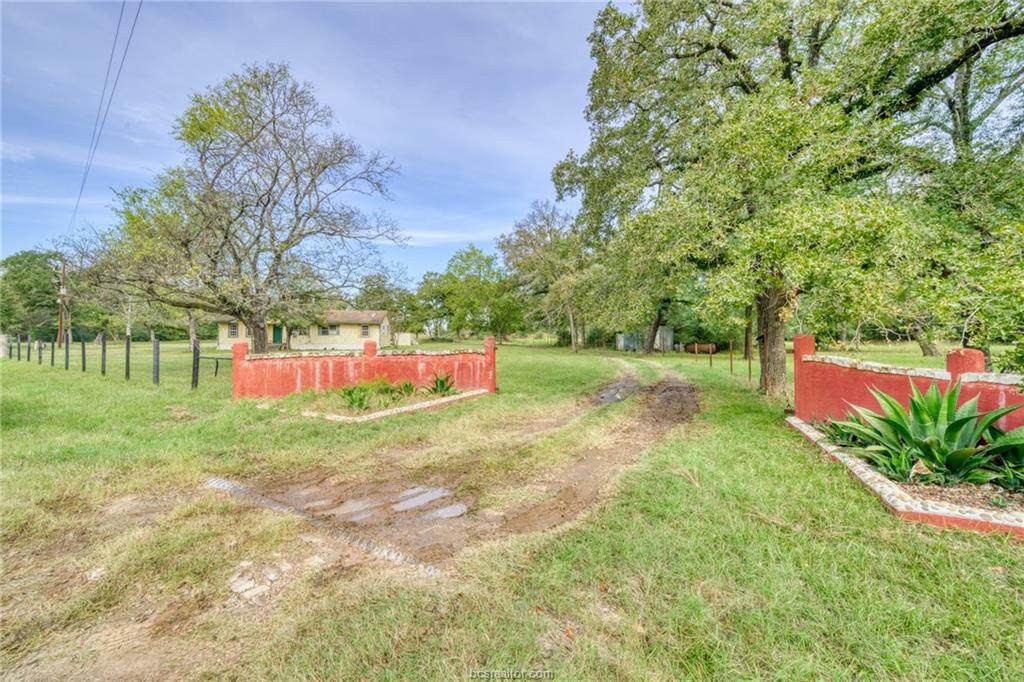 639 Manning Lane - Photo 1