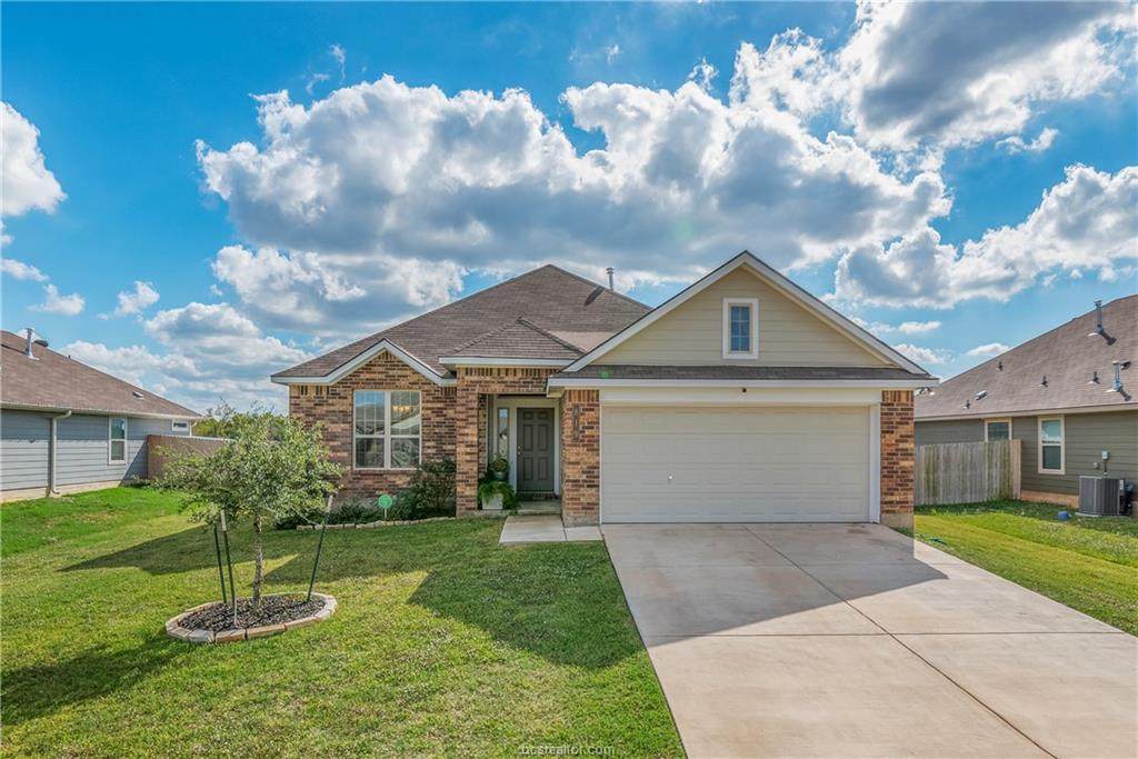 819 Mockingbird - Photo 1