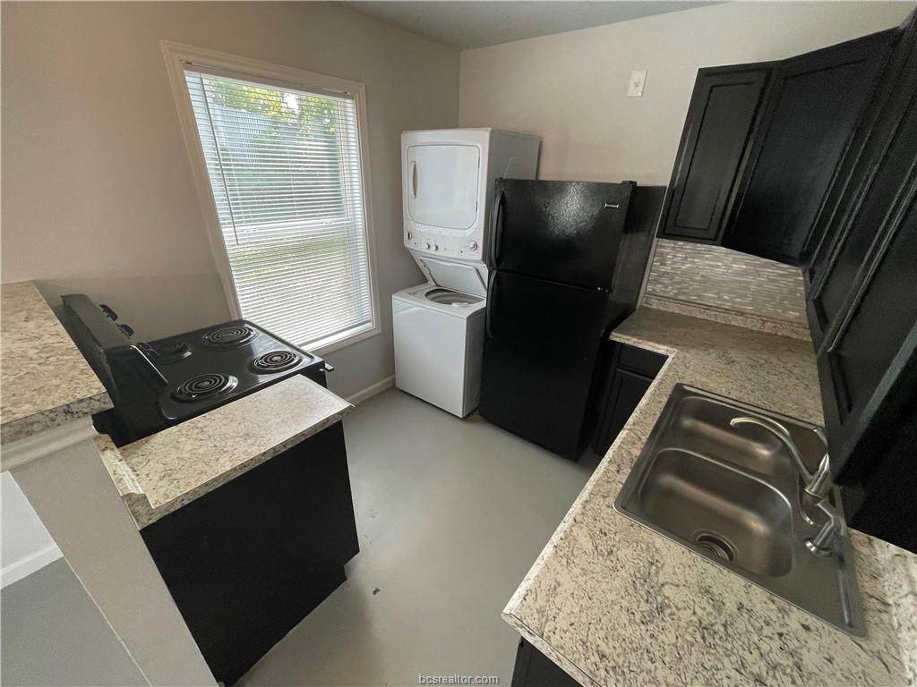 105 Davis Street - Photo 1