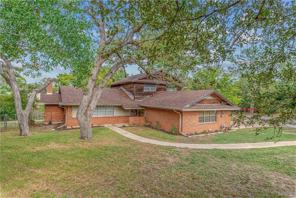 910 Briar Cliff Drive - Photo 1