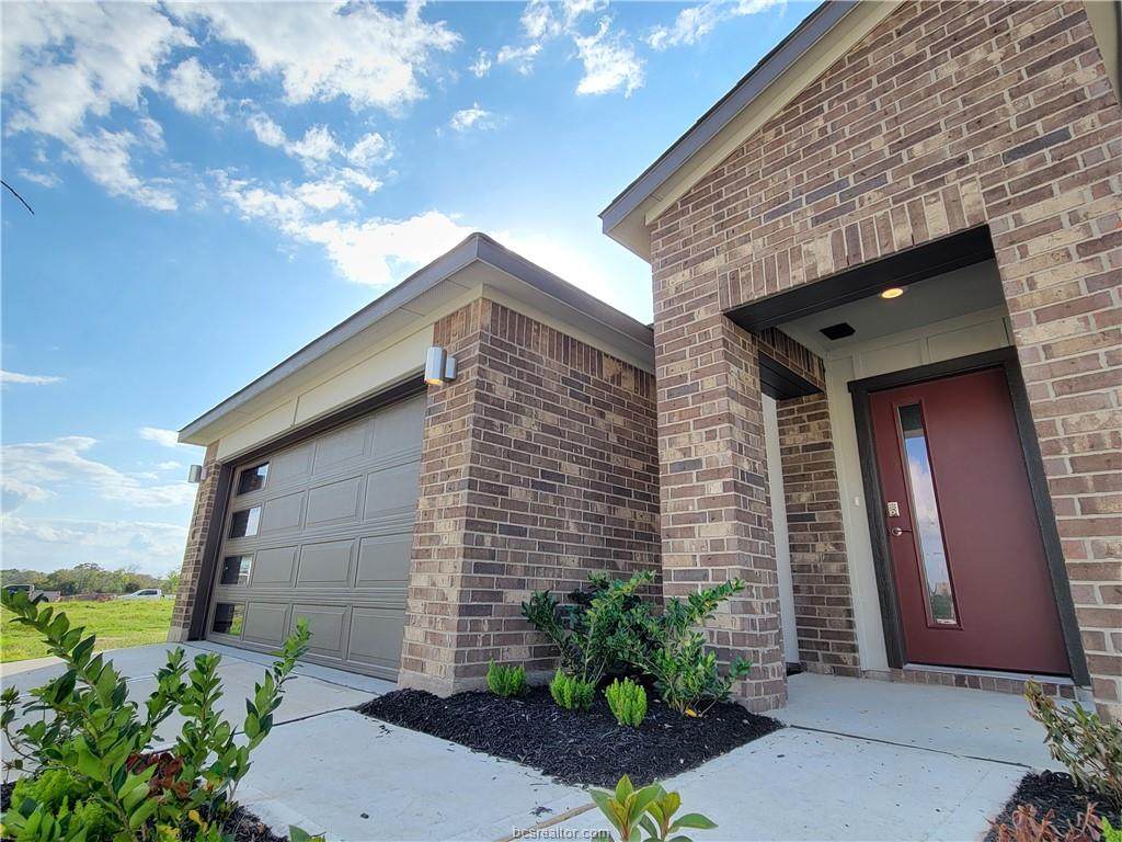 1110 Amistad - Photo 1