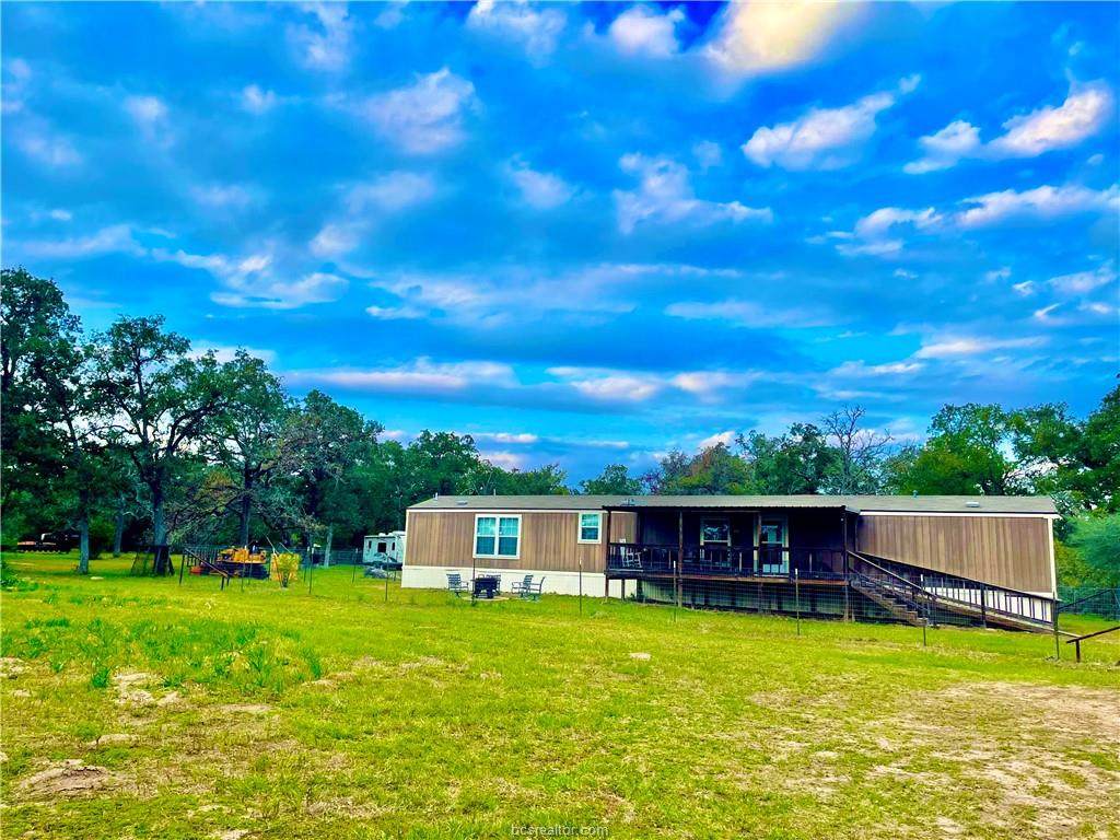 7275 Farm Road 1361 - Photo 1