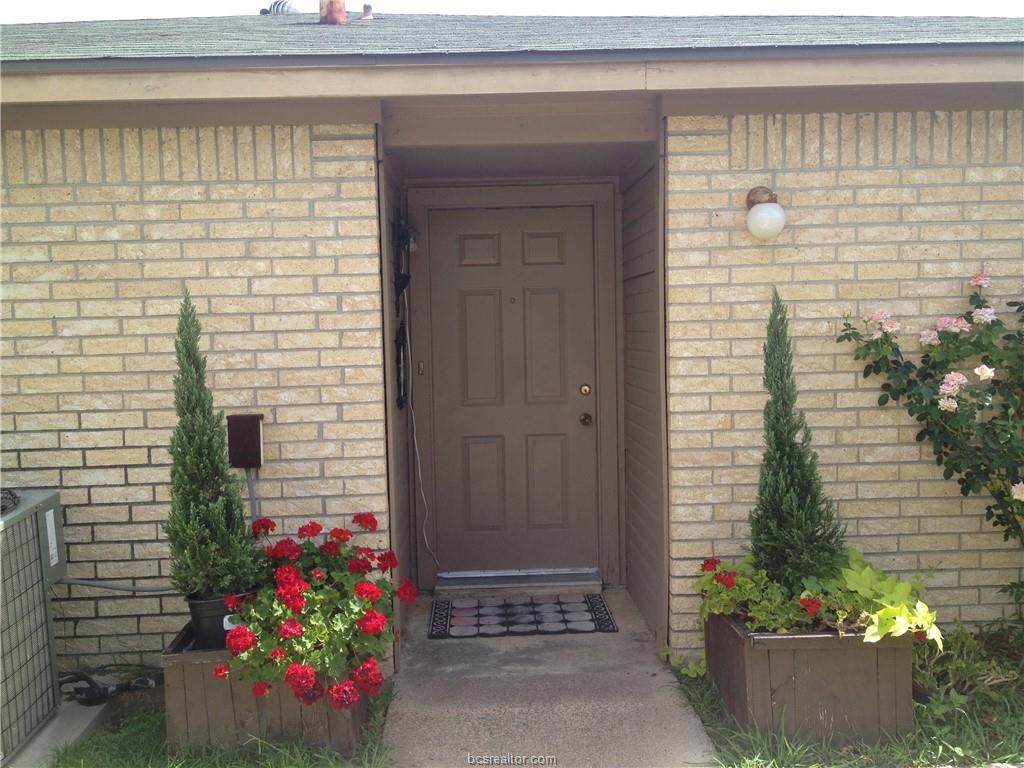 701 Wellesley - Photo 1
