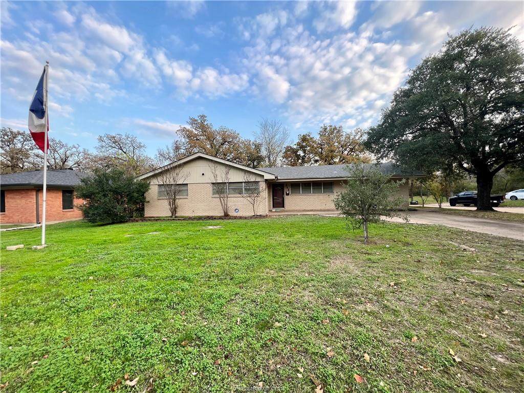 305 Brookside Drive - Photo 1