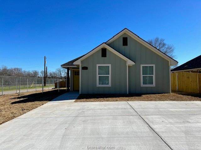 1209 N Houston Avenue - Photo 1