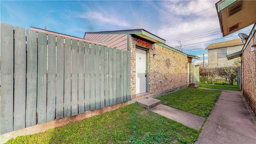 725 Peppertree Drive - Photo 1