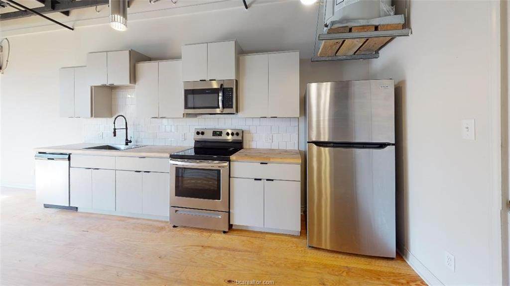 305 27th Street - Photo 1