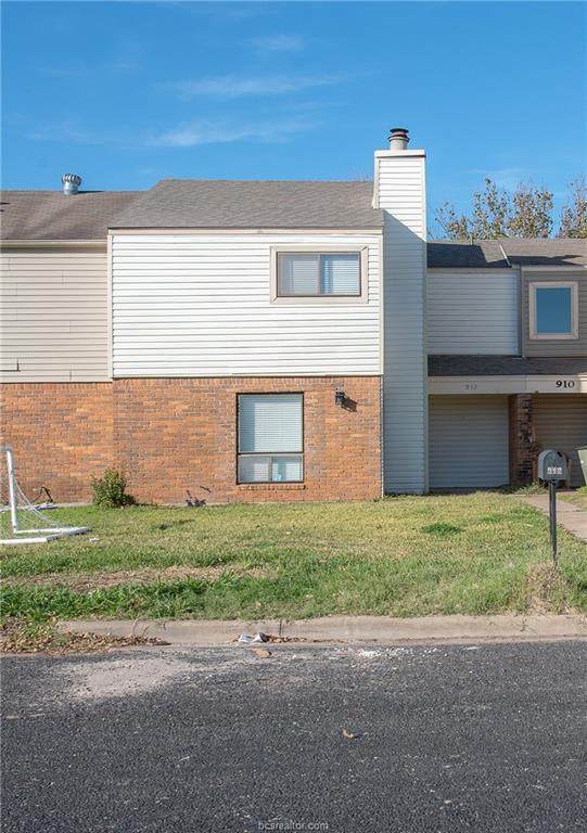 912 Navidad Street - Photo 1