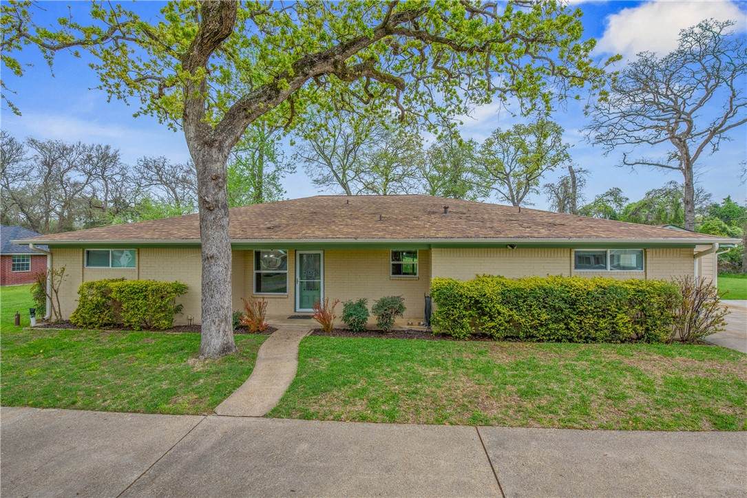 117 Golfview Drive - Photo 1