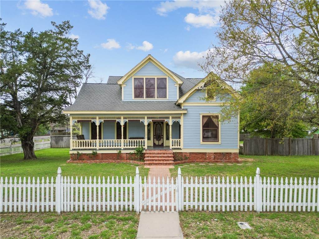 106 Logan Avenue - Photo 1