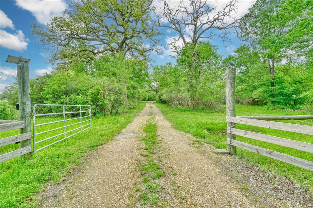 4055 Fm 1696 - Photo 1