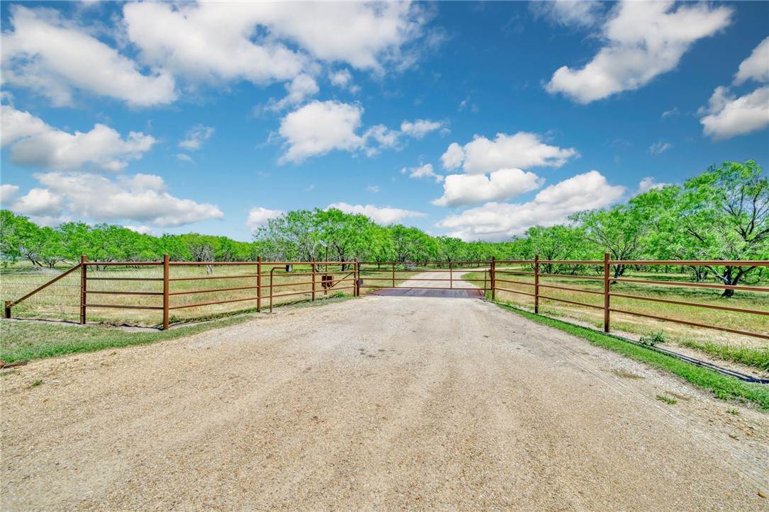 1035 County Rd 112 - Photo 1