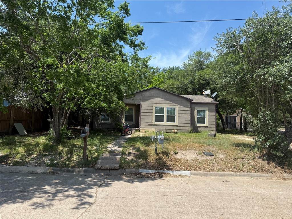 808 Oak Street - Photo 1