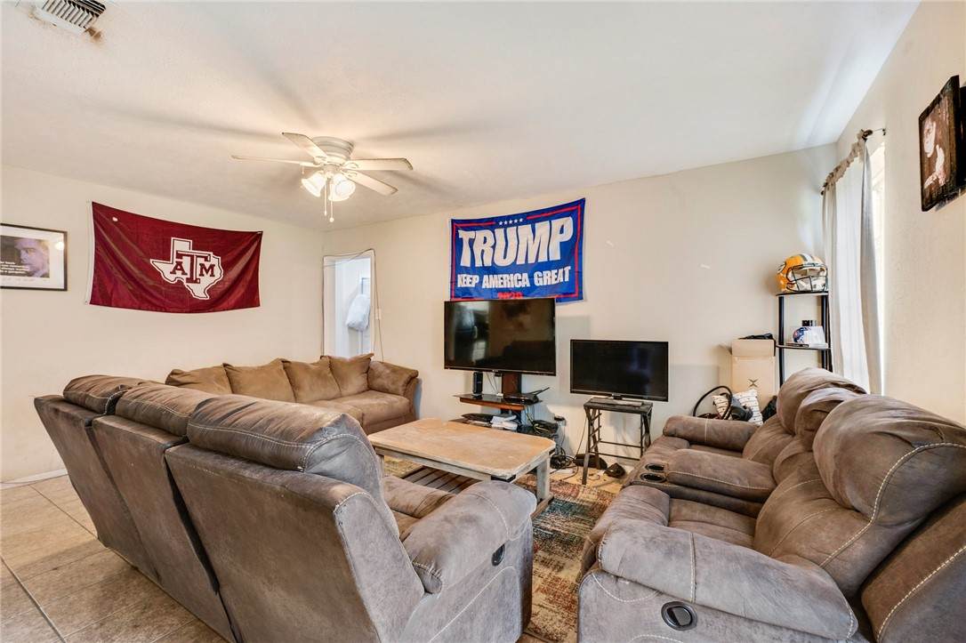 1008 Cedar Run - Photo 1
