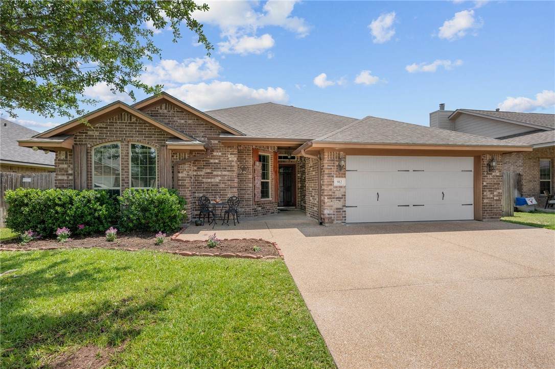 912 Emerald Dove Avenue - Photo 1