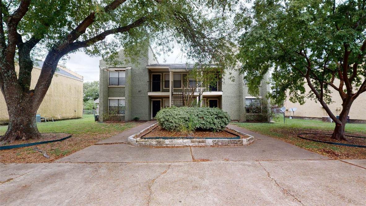 307 Manuel Drive - Photo 1