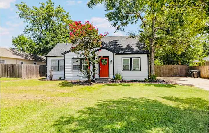 1017 Milner - Photo 1