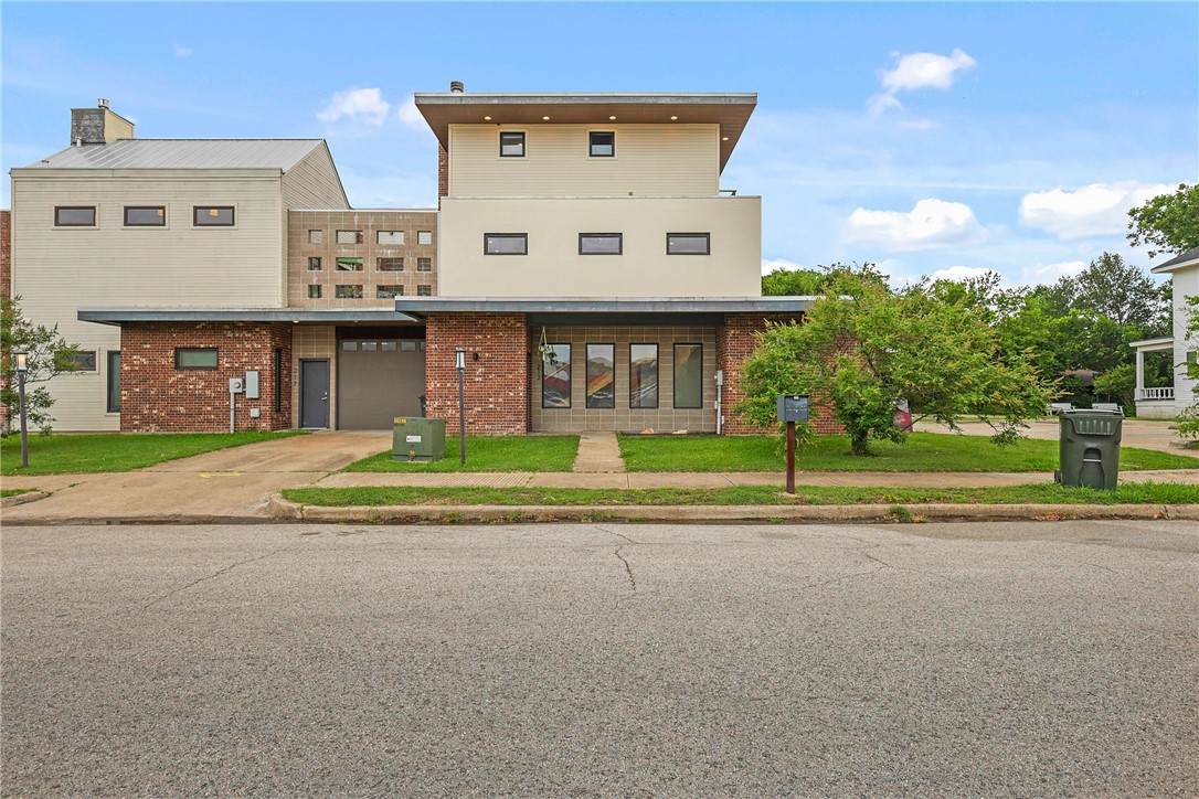 213 Houston Avenue - Photo 1