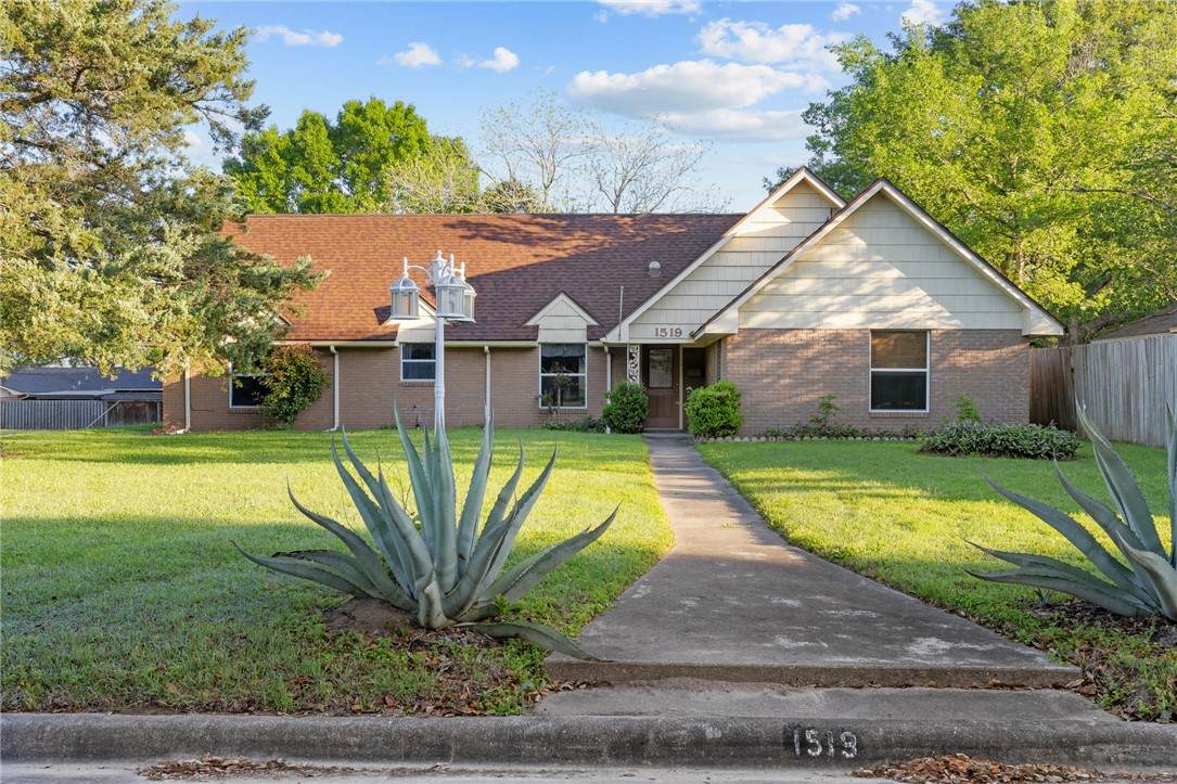 1519 Everitt Street - Photo 1
