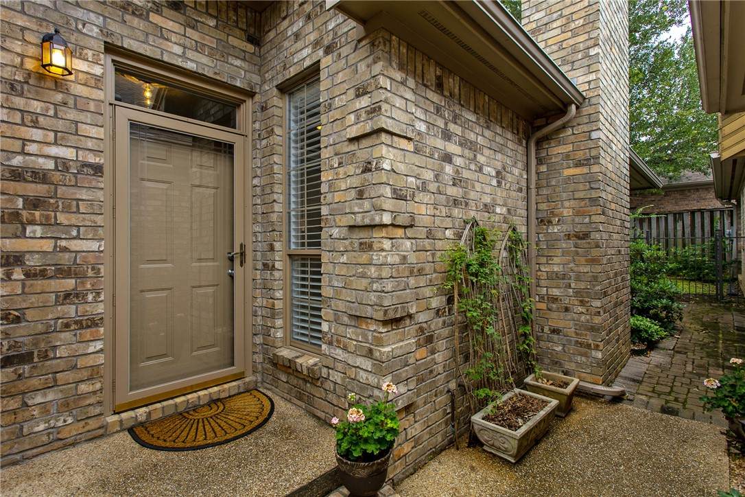 1302 Essex Green - Photo 1
